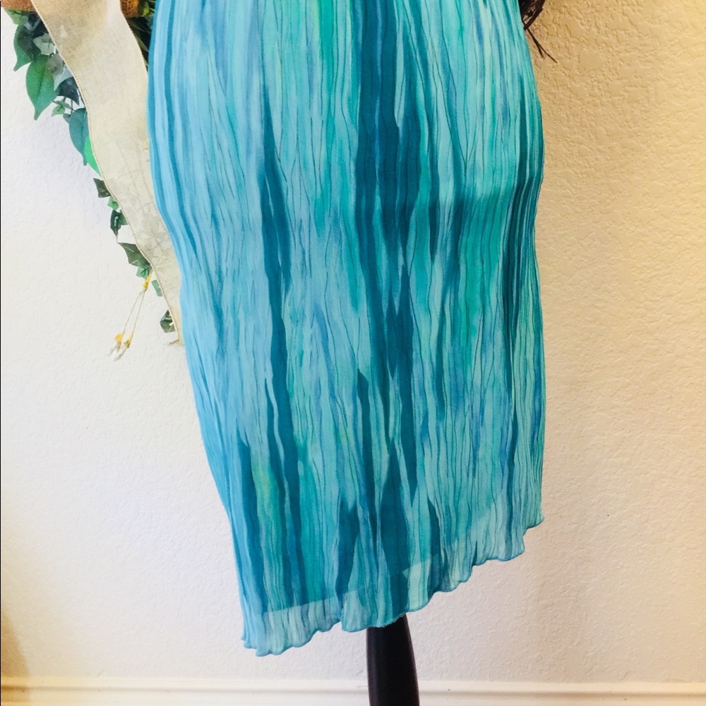 Arden B halter top dress - Picture 2 of 4